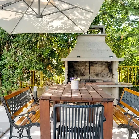 Spacious With Private Heated Pool, Diklo
