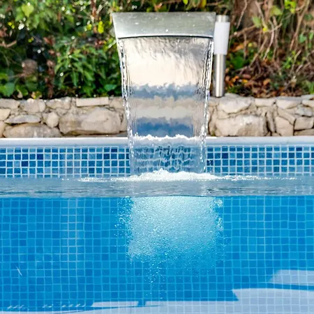 Spacious With Private Heated Pool, Diklo Apartment