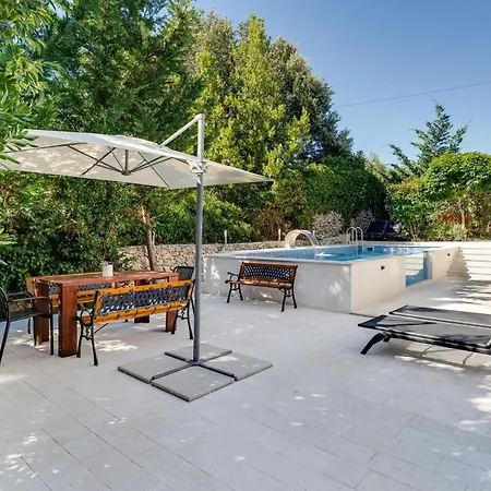 Spacious With Private Heated Pool, Diklo Apartment Zadar