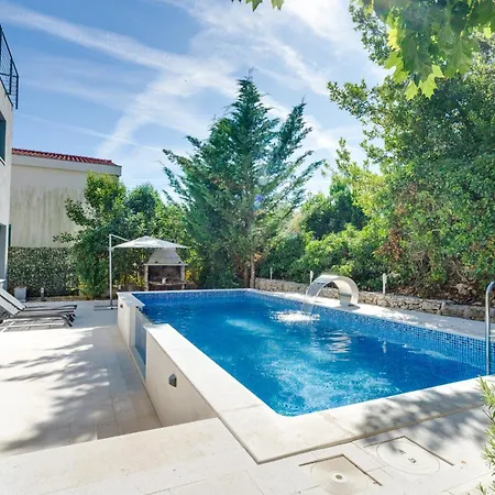 Spacious With Private Heated Pool, Diklo Apartment *