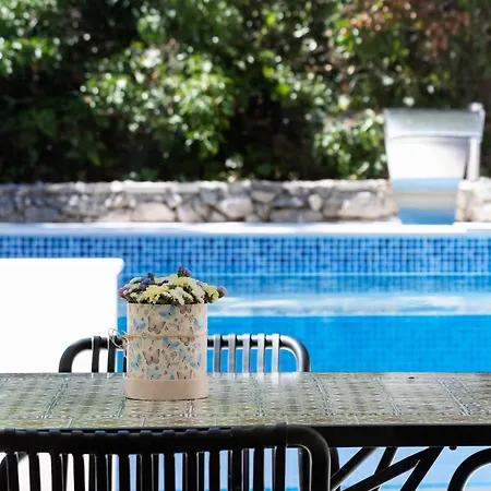 Spacious With Private Heated Pool, Diklo Zadar