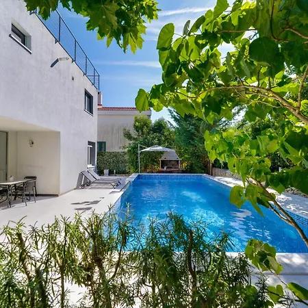 Apartment Spacious With Private Heated Pool, Diklo Zadar