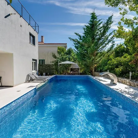 Spacious With Private Heated Pool, Diklo Apartment *