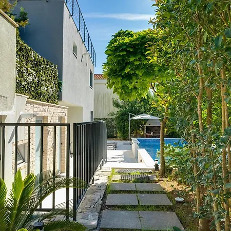 Spacious With Private Heated Pool, Diklo Apartment *