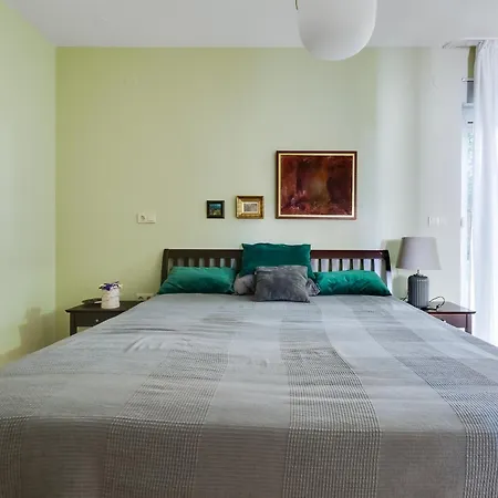 Spacious With Private Heated Pool, Diklo Apartment *