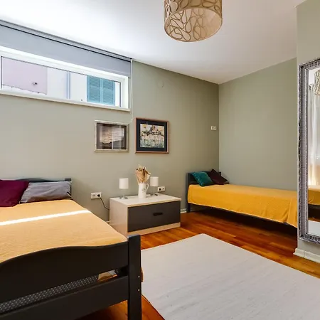 Apartment Spacious With Private Heated Pool, Diklo *