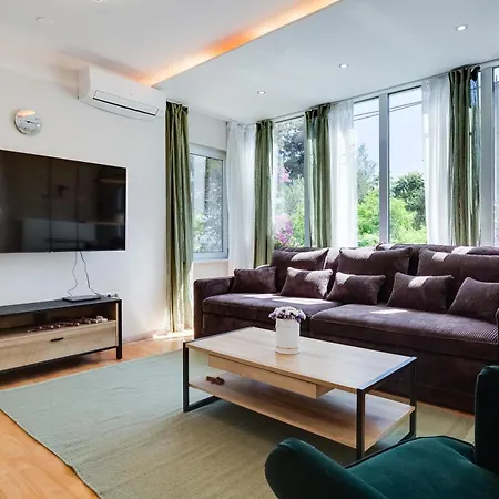 Spacious With Private Heated Pool, Diklo Apartment Zadar