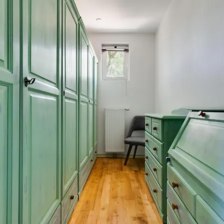 Spacious With Private Heated Pool, Diklo