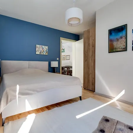 Spacious With Private Heated Pool, Diklo Apartment