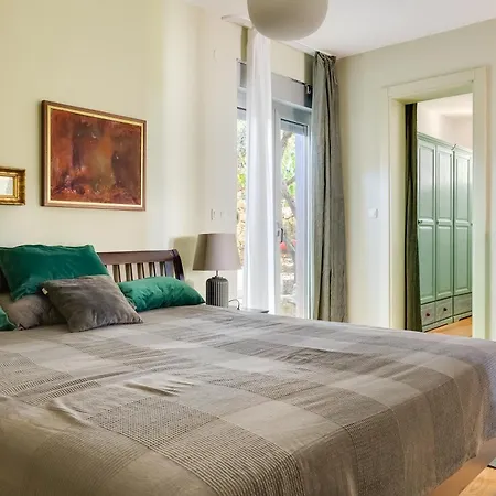 Spacious With Private Heated Pool, Diklo